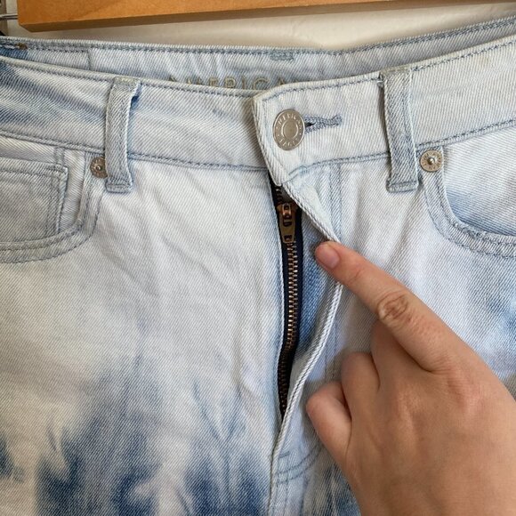 American Eagle Highest Rise Mom Jean Short Tie Dye Size 2 - Picture 5 of 10